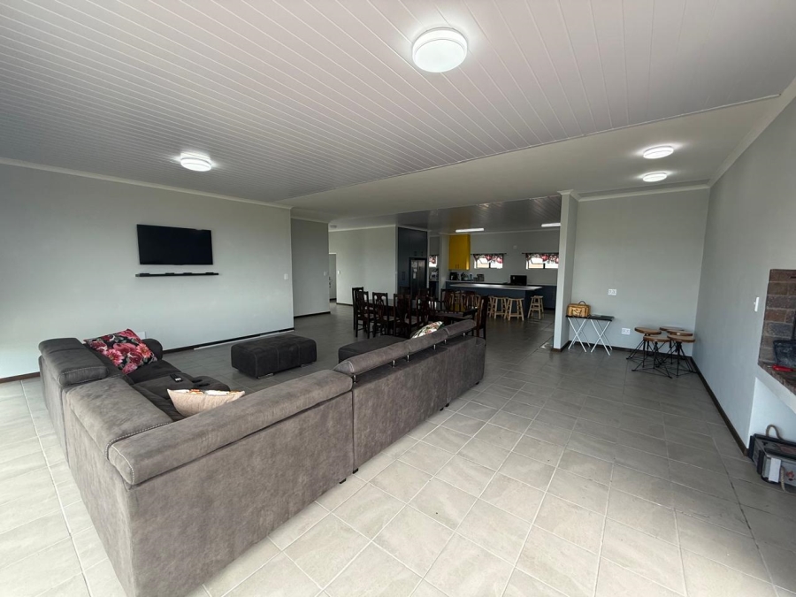 5 Bedroom Property for Sale in Stilbaai Oos Western Cape